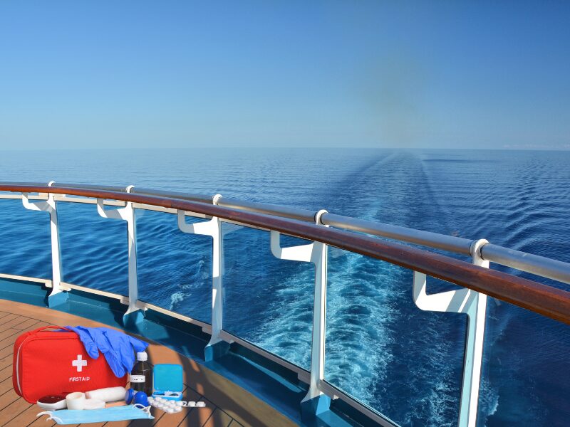 Botiquín de viaje si vas en barco. Imprescindibles para toda la familia